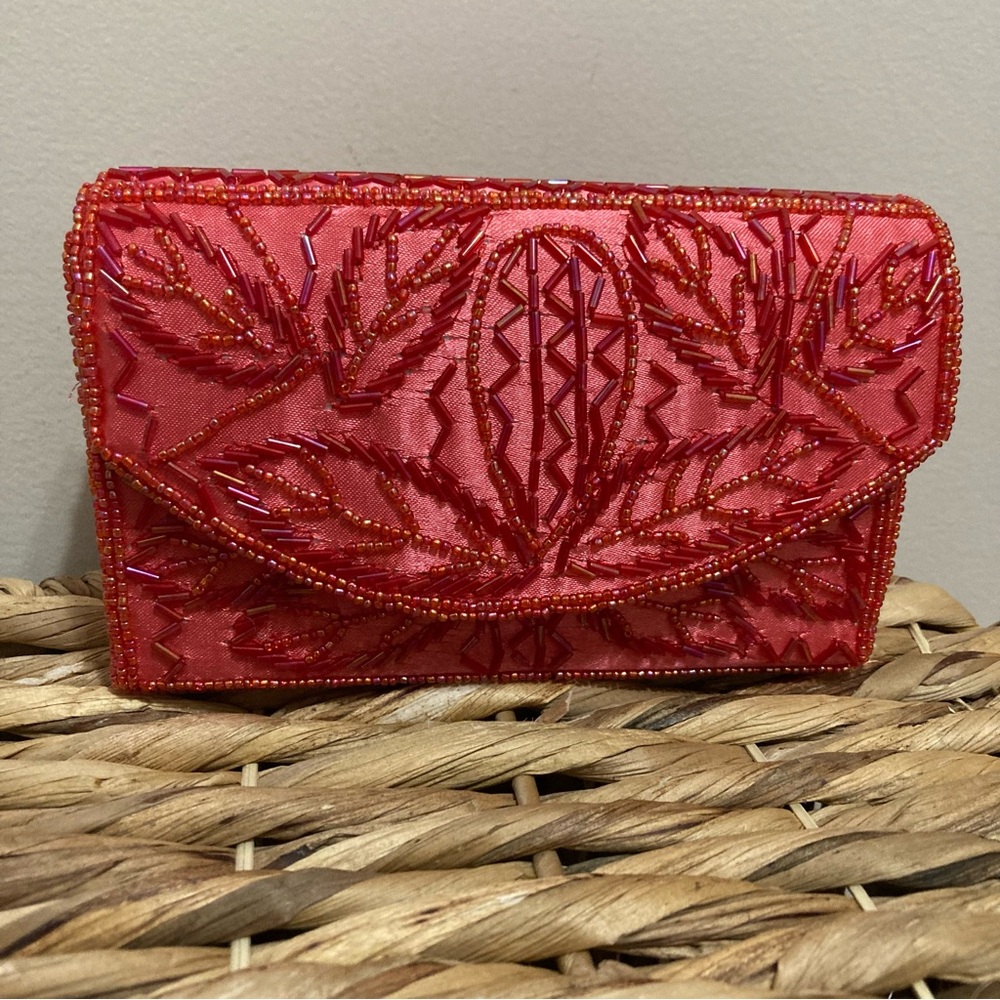 🆕 Bijoux Terner Scarlet Beaded Chain Wristlet!